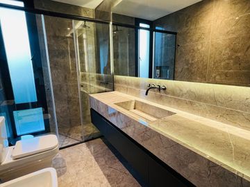 CASA EN VENTA 5 AMBIENTES PRADOS DEL OESTE