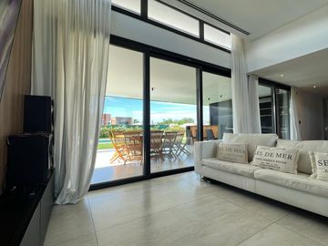 CASA EN VENTA 5 AMBIENTES PRADOS DEL OESTE