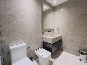 CASA EN VENTA 5 AMBIENTES PRADOS DEL OESTE