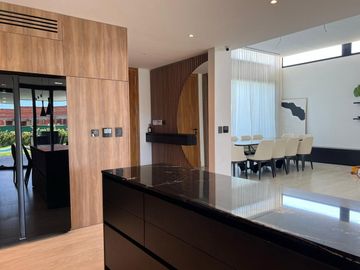 CASA EN VENTA 5 AMBIENTES PRADOS DEL OESTE