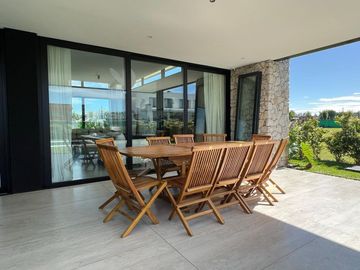 CASA EN VENTA 5 AMBIENTES PRADOS DEL OESTE