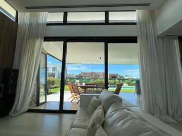 CASA EN VENTA 5 AMBIENTES PRADOS DEL OESTE
