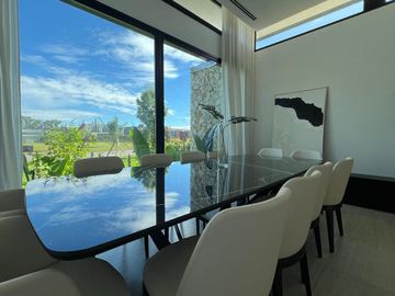 CASA EN VENTA 5 AMBIENTES PRADOS DEL OESTE
