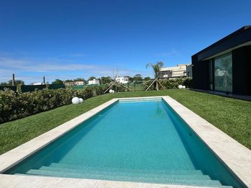 CASA EN VENTA 5 AMBIENTES PRADOS DEL OESTE