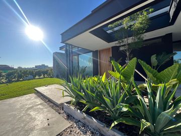 CASA EN VENTA 5 AMBIENTES PRADOS DEL OESTE