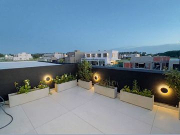 CASA EN VENTA 5 AMBIENTES PRADOS DEL OESTE