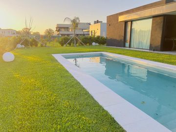 CASA EN VENTA 5 AMBIENTES PRADOS DEL OESTE