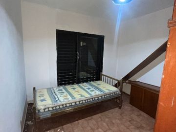 CASA 3 DORMITORIO / COCHERA, PATIOS Y PARRILLERO