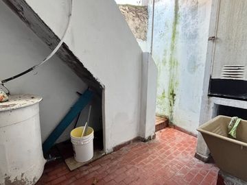 CASA 3 DORMITORIO / COCHERA, PATIOS Y PARRILLERO