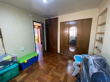 SE ARRIENDA CASA AMOBLADA AL LADO DE ESTADIO HUACHIPATO