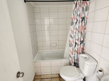 VENTA  CON ESTACIONAMIENTO Y BODEGA 3 DORMITORIOS 2 BAÑOS
