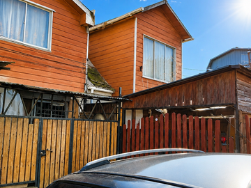 VENTA DE CASA  2D 1 B 2 PISOS  EN LOTA