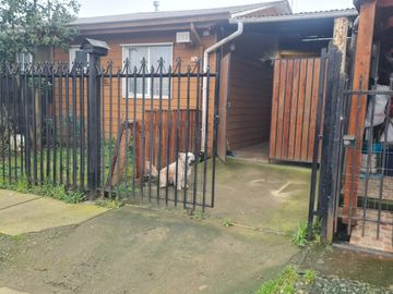 SE VENDE CASA DE DOS DORMITORIOS Y UN BAÑO  EN LABRANZA