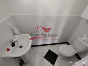 HERMOSA CASA DE DOS PISOS AMPLIADA CON 3 DORMITORIOS 2 BAÑOS