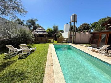 Venta Casa con quincho, pileta y 2 cocheras PILAR