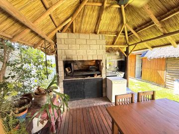 Venta Casa con quincho, pileta y 2 cocheras PILAR