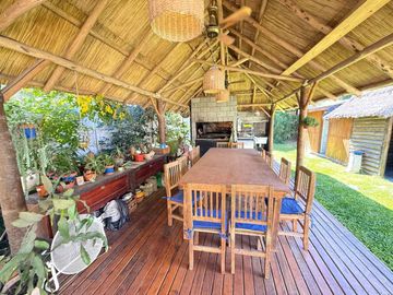 Venta Casa con quincho, pileta y 2 cocheras PILAR