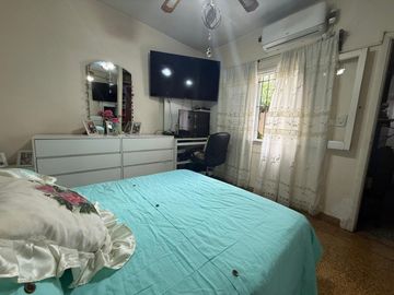VENTA CASA 4 AMB CON COCHERA POSIBIBLE 2 PROPIEDAD