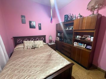 VENTA CASA 4 AMB CON COCHERA POSIBIBLE 2 PROPIEDAD