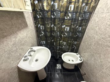 VENTA CASA 4 AMB CON COCHERA POSIBIBLE 2 PROPIEDAD