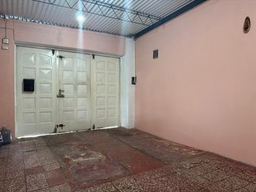 VENTA CASA 4 AMB CON COCHERA POSIBIBLE 2 PROPIEDAD