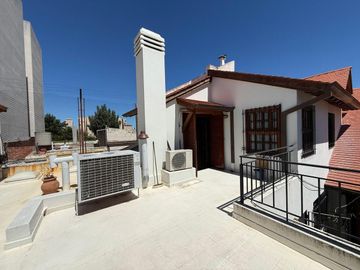 VENTA IMPORTANTE CASA EN RONDEAU 572. MACROCENTRO