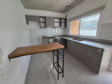 VENTA DUPLEX 3 AMBIENTES  PARQUE LELOIR ITUZAINGO