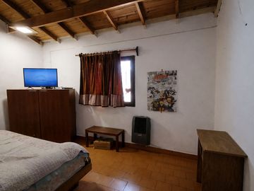 Casa 4 ambientes con garage y parque en venta