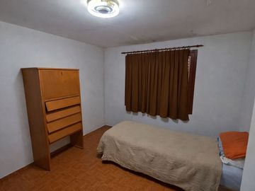 Casa 4 ambientes con garage y parque en venta