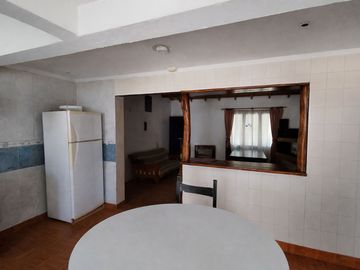 Casa 4 ambientes con garage y parque en venta