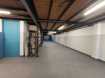 VENTA DEPOSITO, OFICINAS, COCHERAS MUNRO
