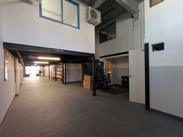 VENTA DEPOSITO, OFICINAS, COCHERAS MUNRO