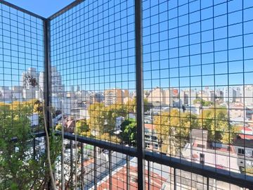 VENTA DEPTO 6 AMB DUPLEX SEMIPISO C/COCH EN FLORES