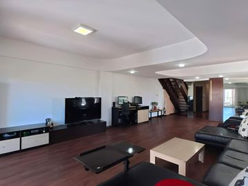 VENTA DEPTO 6 AMB DUPLEX SEMIPISO C/COCH EN FLORES