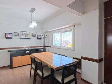 VENTA DEPTO 6 AMB DUPLEX SEMIPISO C/COCH EN FLORES