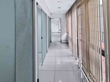 OFICINA EN ALQUILER SAN NICOLAS Balcón Aterrrazado
