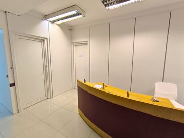OFICINA EN ALQUILER SAN NICOLAS Balcón Aterrrazado