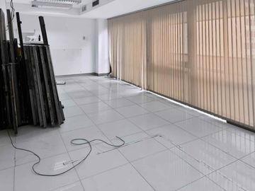 OFICINA EN ALQUILER SAN NICOLAS Balcón Aterrrazado
