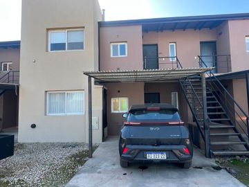 ALQUILER DEPARTAMENTO C/ JARDÍN Y COCHERA CUBIERTA