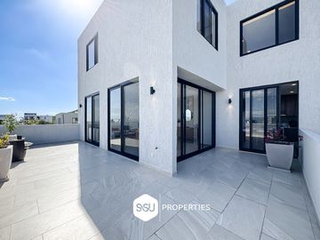 Departamento Townhouse de 2 niveles con amplia terraza en Nuevo Refugio