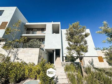 Departamento Townhouse de 2 niveles con amplia terraza en Nuevo Refugio