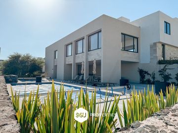 Departamento Townhouse de 2 niveles con amplia terraza en Nuevo Refugio