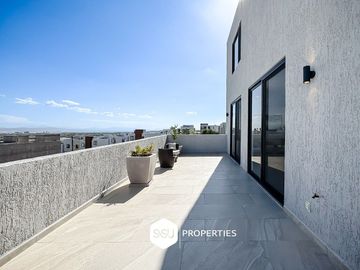 Departamento Townhouse de 2 niveles con amplia terraza en Nuevo Refugio