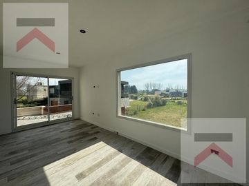 ALQUILER ANUAL Casa 6 dormitorios piscina con vistas al lago en Chacras de la Reserva