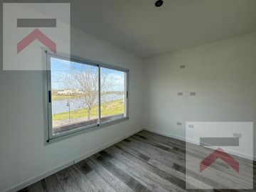 ALQUILER ANUAL Casa 6 dormitorios piscina con vistas al lago en Chacras de la Reserva