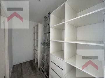 ALQUILER ANUAL Casa 6 dormitorios piscina con vistas al lago en Chacras de la Reserva