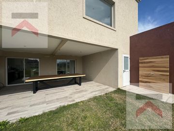 ALQUILER ANUAL Casa 6 dormitorios piscina con vistas al lago en Chacras de la Reserva