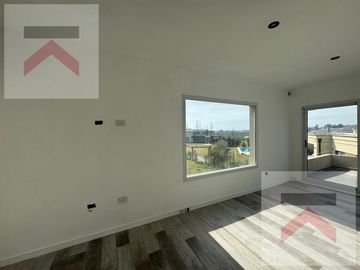 ALQUILER ANUAL Casa 6 dormitorios piscina con vistas al lago en Chacras de la Reserva