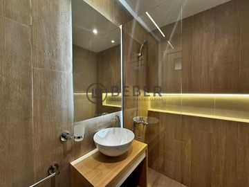 En venta tres ambientes al frente con balcon, Plaza Colon