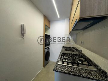 En venta tres ambientes al frente con balcon, Plaza Colon